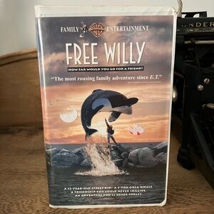 Free Willy VHS Tape